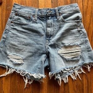 Madewell distressed relaxed mid length denim shorts size 25 EUC